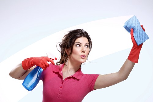Local cleaner working in a flat with access considerations in SW2