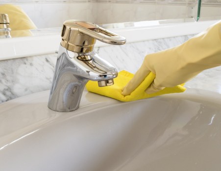 Detailed cleaning of windows and frames after builders in SW2
